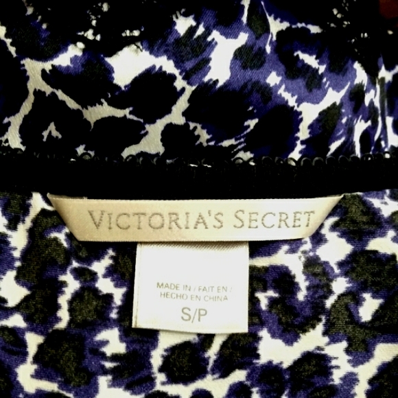 Victoria's Secret Black White & Purple Jumper. - Picture 2 of 4